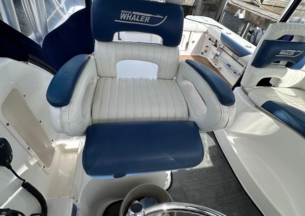 Boston-whaler 305-CONQUEST image