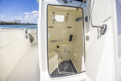 Cobia 265-CENTER-CONSOLE image