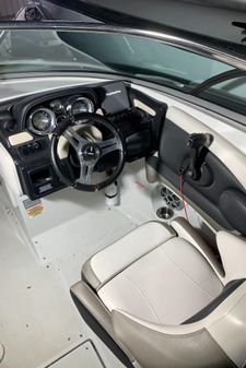 Crownline E6 image