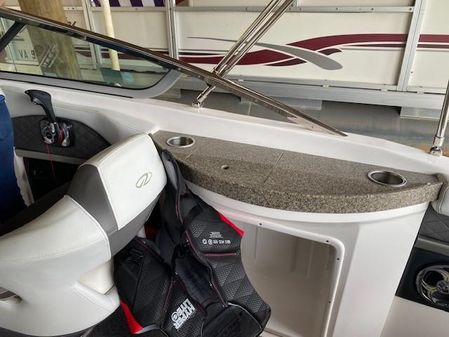 Regal 24 FasDeck image