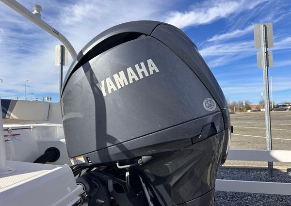 Robalo R200-CENTER-CONSOLE image