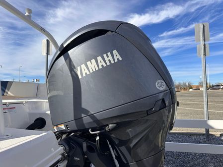 Robalo R200-CENTER-CONSOLE image