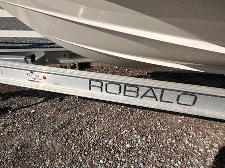 Robalo R200-CENTER-CONSOLE image