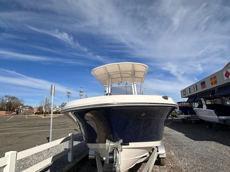 Robalo R200-CENTER-CONSOLE image