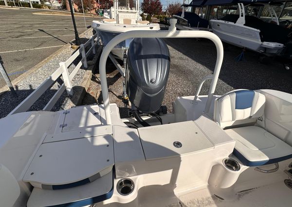 Robalo R200-CENTER-CONSOLE image