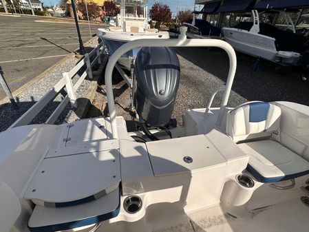 Robalo R200-CENTER-CONSOLE image