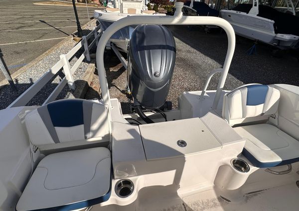 Robalo R200-CENTER-CONSOLE image