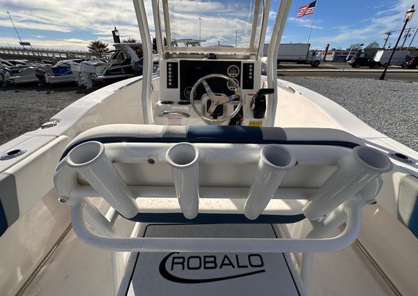 Robalo R200-CENTER-CONSOLE image