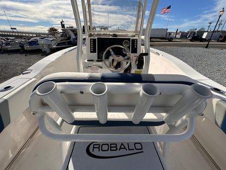 Robalo R200-CENTER-CONSOLE image