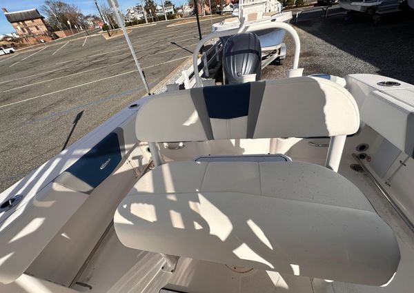 Robalo R200-CENTER-CONSOLE image