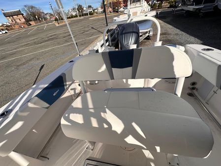 Robalo R200-CENTER-CONSOLE image