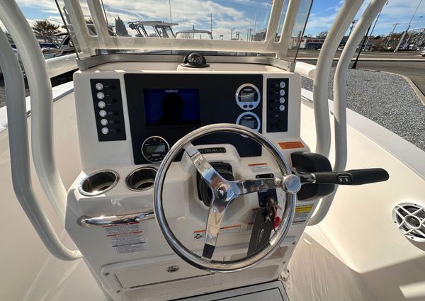 Robalo R200-CENTER-CONSOLE image