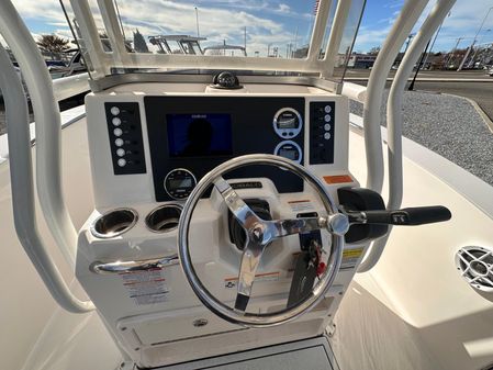 Robalo R200-CENTER-CONSOLE image