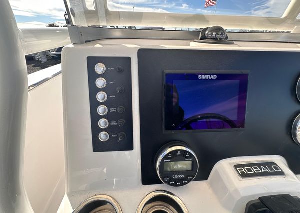 Robalo R200-CENTER-CONSOLE image