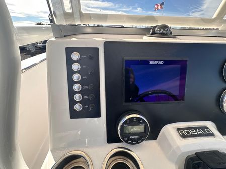 Robalo R200-CENTER-CONSOLE image