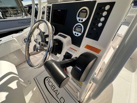 Robalo R200-CENTER-CONSOLE image