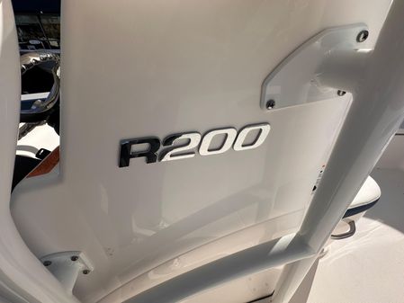 Robalo R200-CENTER-CONSOLE image