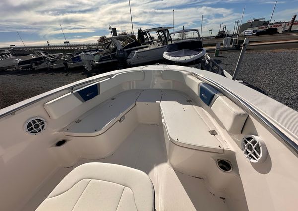 Robalo R200-CENTER-CONSOLE image