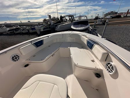 Robalo R200-CENTER-CONSOLE image