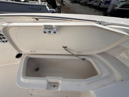 Robalo R200-CENTER-CONSOLE image