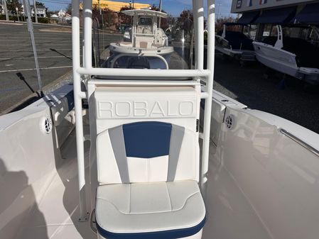 Robalo R200-CENTER-CONSOLE image