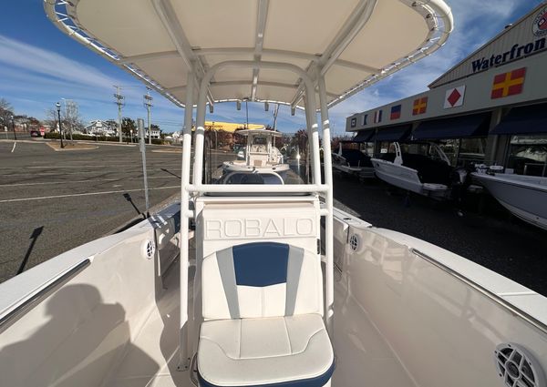 Robalo R200-CENTER-CONSOLE image