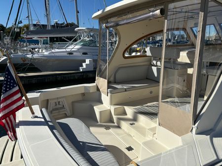 Mainship Pilot 34 Rum Runner II Hardtop image