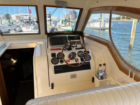 Mainship Pilot 34 Rum Runner II Hardtop image