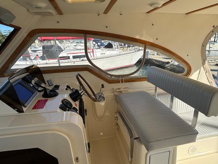 Mainship Pilot 34 Rum Runner II Hardtop image