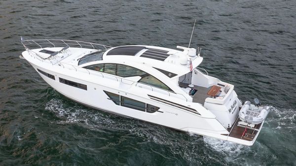 Cruisers Yachts 60 Cantius 