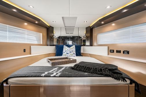 Cruisers Yachts 60 Cantius image