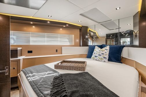 Cruisers Yachts 60 Cantius image