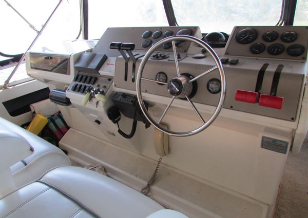 Carver 355-AFT-CABIN image