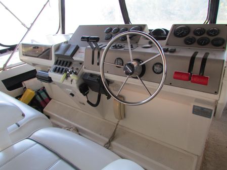 Carver 355-AFT-CABIN image