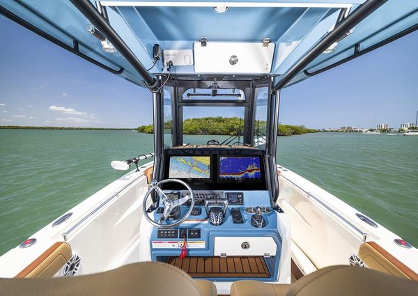 Cobia 265-CENTER-CONSOLE-OPEN image