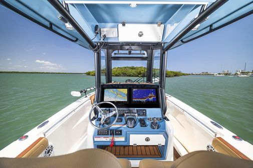 Cobia 265-CENTER-CONSOLE-OPEN image