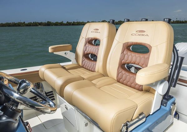 Cobia 265-CENTER-CONSOLE-OPEN image