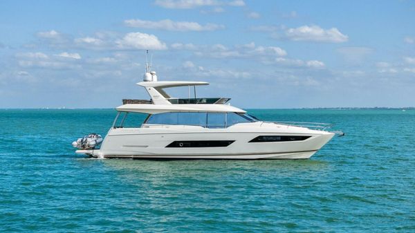 Prestige 680 Flybridge 