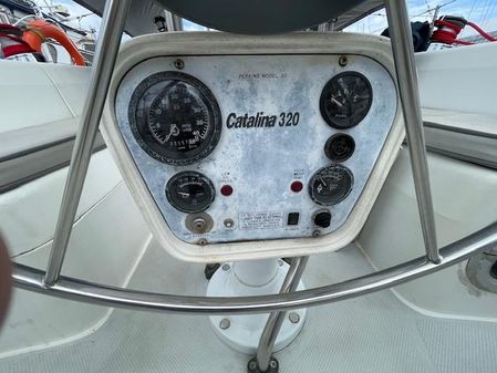 Catalina 320 image