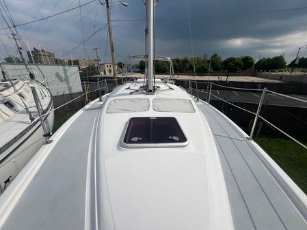 Hunter 36 image