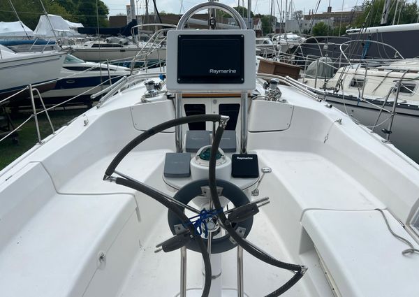 Hunter 36 image