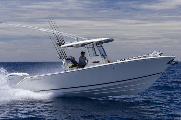 Cobia 285-CENTER-CONSOLE - main image