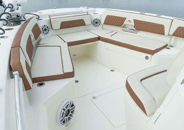 Cobia 285-CENTER-CONSOLE image