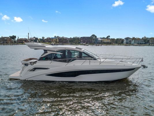 Galeon 425-HTS - main image