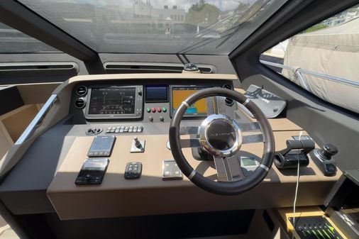 Azimut 66 image