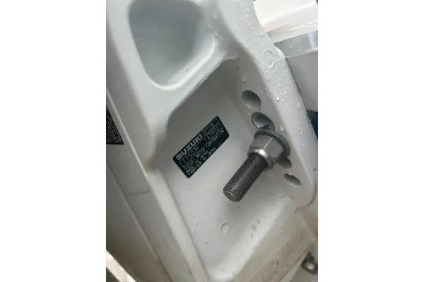 Hurricane SunDeck Sport 185 OB image