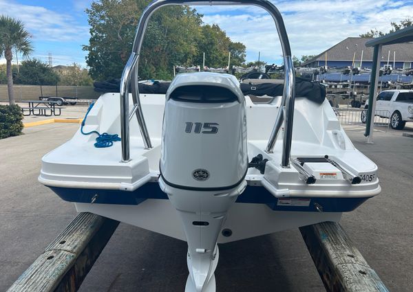 Hurricane SunDeck Sport 185 OB image