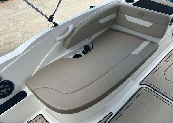 Hurricane SunDeck Sport 185 OB image