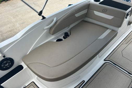 Hurricane SunDeck Sport 185 OB image
