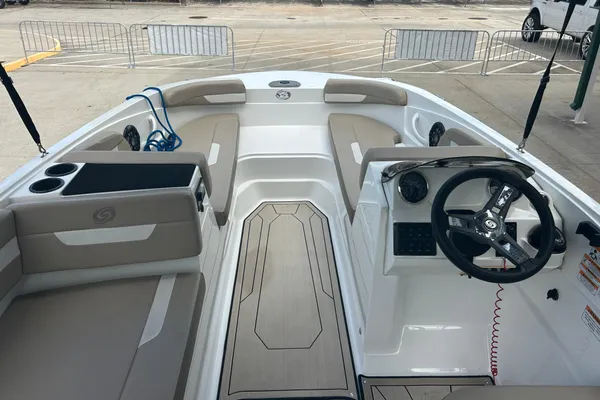 Hurricane SunDeck Sport 185 OB image